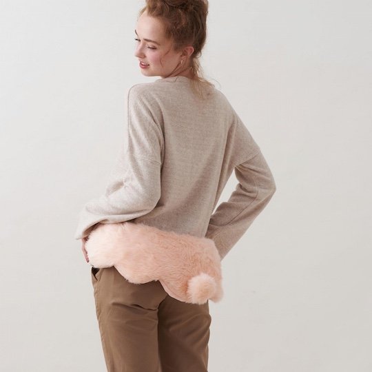 https://www.japantrends.com/japan-trends/wp-content/uploads/2019/12/fuwapoka-hug-waist-warmer-tail-1-1.jpg